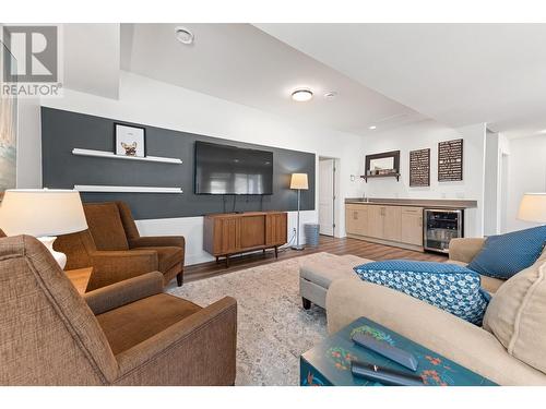 127 Split Pine Court, Kelowna, BC - Indoor Photo Showing Living Room