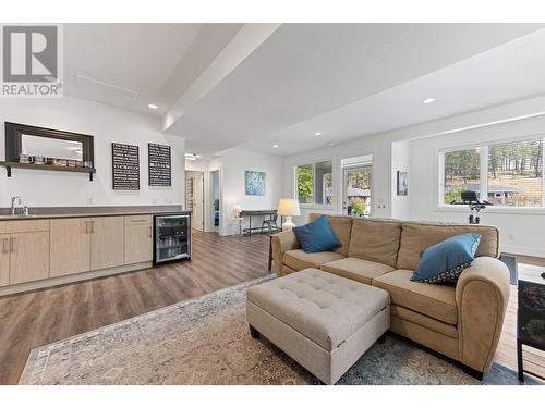 127 Split Pine Court, Kelowna, BC - Indoor Photo Showing Living Room