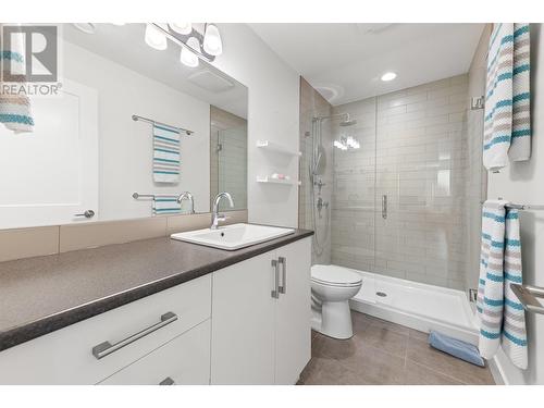 127 Split Pine Court, Kelowna, BC - Indoor Photo Showing Bathroom