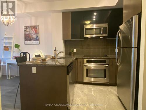 804 - 89 Dunfield Avenue, Toronto C10, ON - Indoor Photo Showing Kitchen With Upgraded Kitchen