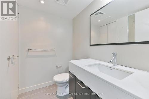 506 - 126 Simcoe Street, Toronto (Waterfront Communities), ON - Indoor Photo Showing Bathroom