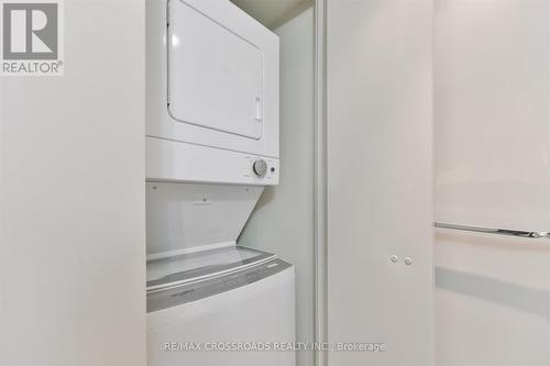 506 - 126 Simcoe Street, Toronto (Waterfront Communities), ON - Indoor Photo Showing Laundry Room