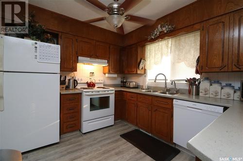 11 Bilokreli Bay, Theodore, SK - Indoor Photo Showing Kitchen With Double Sink