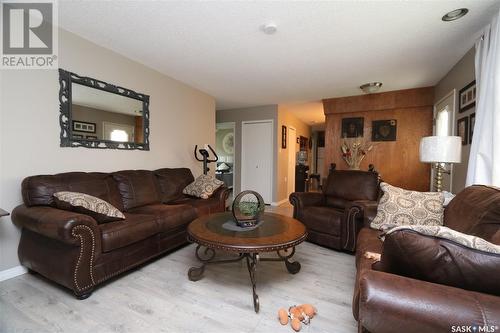 11 Bilokreli Bay, Theodore, SK - Indoor Photo Showing Living Room