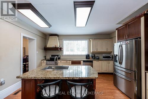 164 Charles Street, Dutton/Dunwich (Dutton), ON - Indoor Photo Showing Kitchen