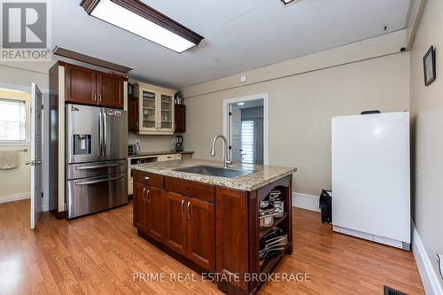 164 Charles Street, Dutton/Dunwich (Dutton), ON - Indoor Photo Showing Kitchen