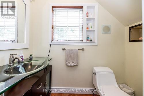 164 Charles Street, Dutton/Dunwich (Dutton), ON - Indoor Photo Showing Bathroom