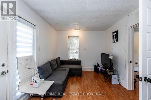 164 Charles Street, Dutton/Dunwich (Dutton), ON - Indoor Photo Showing Living Room