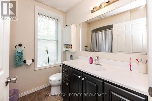 164 Charles Street, Dutton/Dunwich (Dutton), ON - Indoor Photo Showing Bathroom