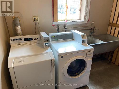 69 Oliver Street, London, ON - Indoor Photo Showing Laundry Room