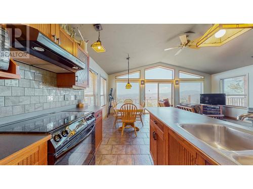 284 Long Joe Road, Osoyoos, BC - Indoor Photo Showing Kitchen