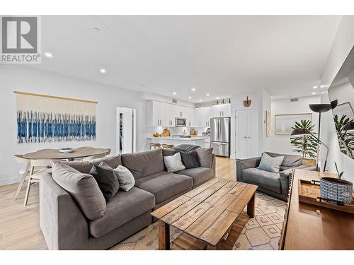 3434 Mckinley Beach Drive Unit# 109, Kelowna, BC - Indoor Photo Showing Living Room