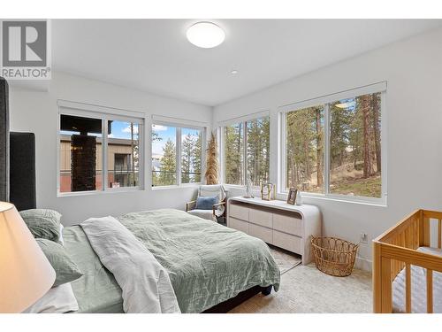 3434 Mckinley Beach Drive Unit# 109, Kelowna, BC - Indoor Photo Showing Bedroom