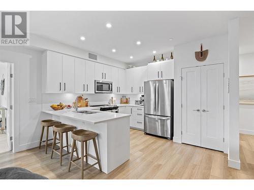 3434 Mckinley Beach Drive Unit# 109, Kelowna, BC - Indoor Photo Showing Kitchen With Upgraded Kitchen