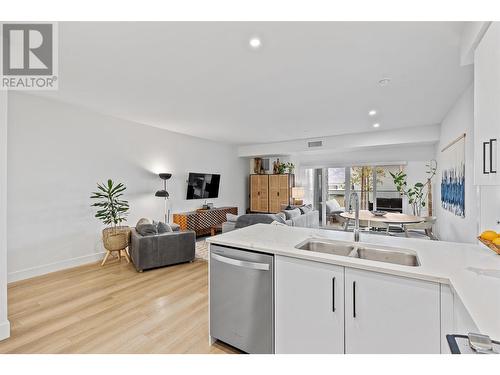 3434 Mckinley Beach Drive Unit# 109, Kelowna, BC - Indoor Photo Showing Kitchen