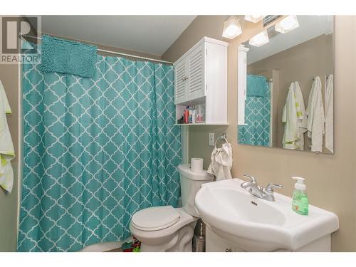 885 Walrod Street, Kelowna, BC - Indoor Photo Showing Bathroom