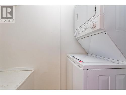 885 Walrod Street, Kelowna, BC - Indoor Photo Showing Laundry Room