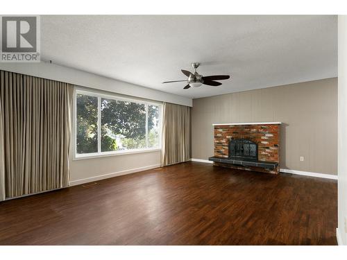 790 Caldow Street, Kelowna, BC - Indoor Photo Showing Living Room With Fireplace