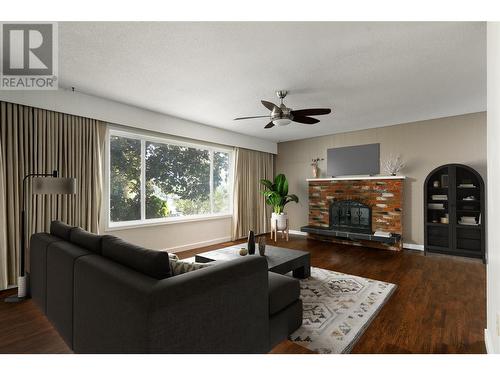 790 Caldow Street, Kelowna, BC - Indoor Photo Showing Living Room With Fireplace