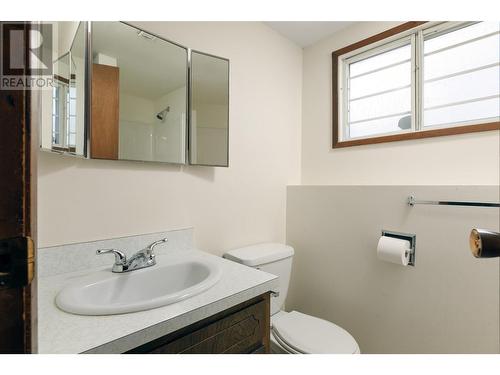 790 Caldow Street, Kelowna, BC - Indoor Photo Showing Bathroom