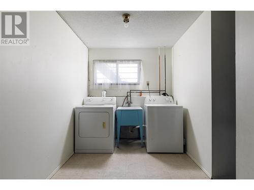 790 Caldow Street, Kelowna, BC - Indoor Photo Showing Laundry Room