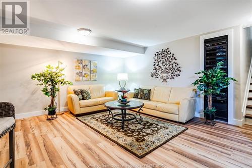 19 Montego Bay Crescent, Kingsville, ON - Indoor Photo Showing Living Room