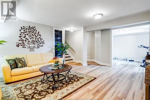 19 Montego Bay Crescent, Kingsville, ON - Indoor Photo Showing Living Room