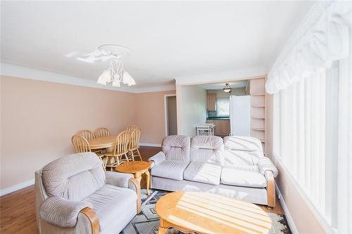 13 New Mountain Road, Hamilton, ON - Indoor Photo Showing Living Room