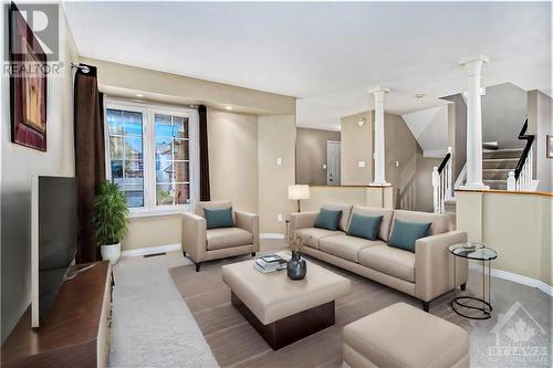 38 Whitestone Drive, Ottawa, ON - Indoor Photo Showing Living Room