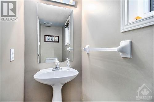 38 Whitestone Drive, Ottawa, ON - Indoor Photo Showing Bathroom