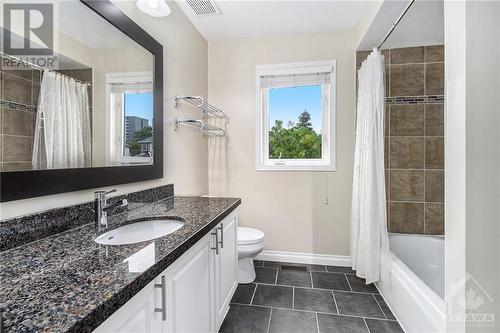 38 Whitestone Drive, Ottawa, ON - Indoor Photo Showing Bathroom