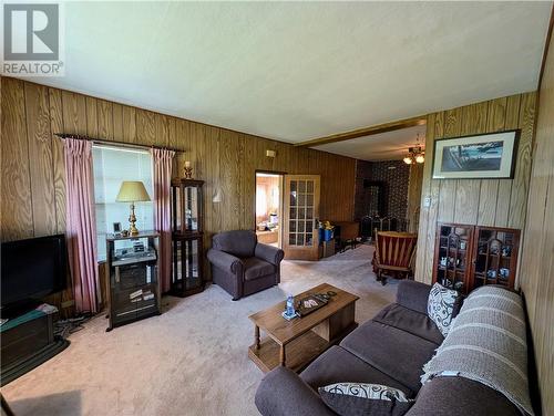 70 Michigan Avenue, Blind River, ON - Indoor Photo Showing Living Room