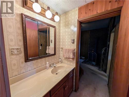 70 Michigan Avenue, Blind River, ON - Indoor Photo Showing Bathroom