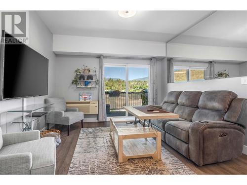 4215 Gellatly Road S Unit# 1310, West Kelowna, BC - Indoor Photo Showing Living Room