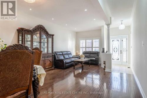 3 Abbotsbury Drive, Brampton (Credit Valley), ON - Indoor Photo Showing Living Room