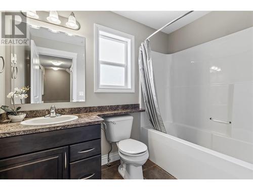 1209 Riverside Avenue Unit# F, Sicamous, BC - Indoor Photo Showing Bathroom