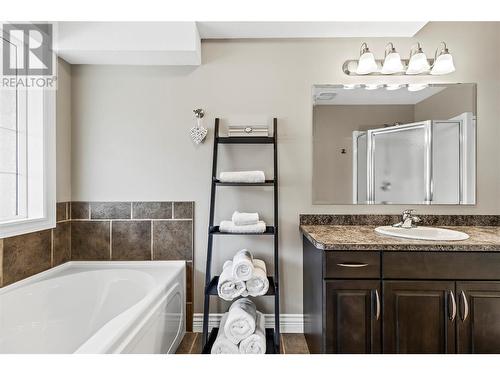 1209 Riverside Avenue Unit# F, Sicamous, BC - Indoor Photo Showing Bathroom