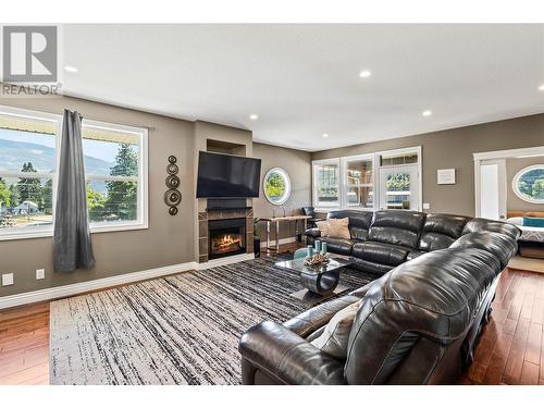 1209 Riverside Avenue Unit# F, Sicamous, BC - Indoor Photo Showing Living Room With Fireplace