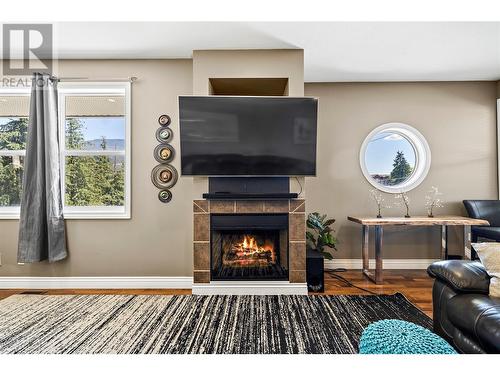 1209 Riverside Avenue Unit# F, Sicamous, BC - Indoor Photo Showing Living Room With Fireplace