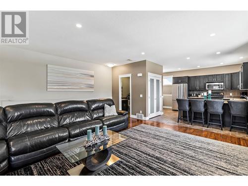 1209 Riverside Avenue Unit# F, Sicamous, BC - Indoor Photo Showing Living Room