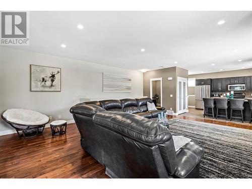 1209 Riverside Avenue Unit# F, Sicamous, BC - Indoor Photo Showing Living Room