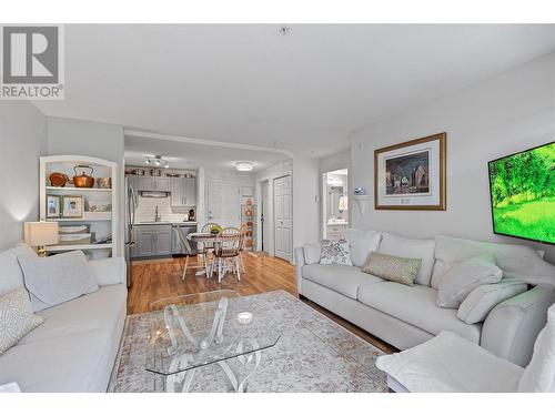 920 Saskatoon Road Unit# 213, Kelowna, BC - Indoor Photo Showing Living Room