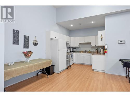 920 Saskatoon Road Unit# 213, Kelowna, BC - Indoor Photo Showing Kitchen