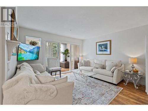 920 Saskatoon Road Unit# 213, Kelowna, BC - Indoor Photo Showing Living Room