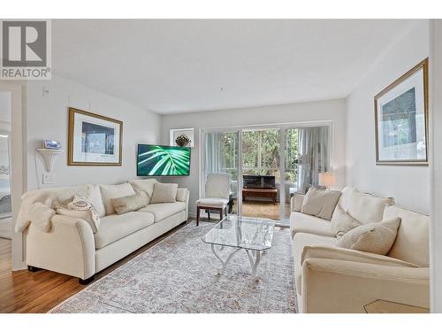 920 Saskatoon Road Unit# 213, Kelowna, BC - Indoor Photo Showing Living Room