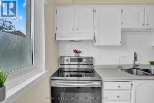 90 - 98 Moregate Crescent, Brampton (Central Park), ON - Indoor Photo Showing Kitchen