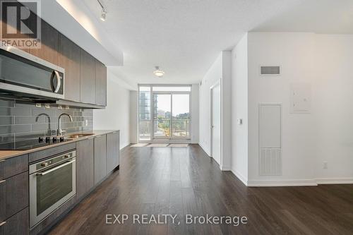 402 - 36 Forest Manor Road, Toronto (Henry Farm), ON - Indoor Photo Showing Kitchen