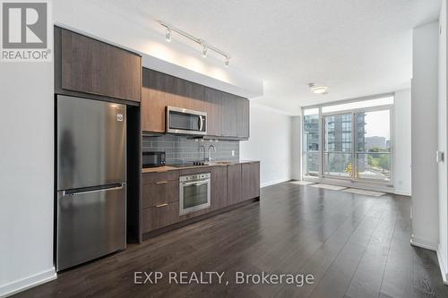 402 - 36 Forest Manor Road, Toronto (Henry Farm), ON - Indoor Photo Showing Kitchen With Stainless Steel Kitchen