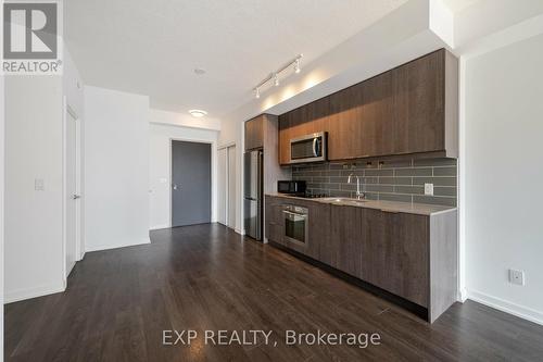 402 - 36 Forest Manor Road, Toronto (Henry Farm), ON - Indoor Photo Showing Kitchen