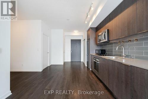 402 - 36 Forest Manor Road, Toronto (Henry Farm), ON - Indoor Photo Showing Kitchen